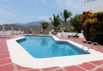 Apartamento amueblado en Acapulco allows 18 year olds to book a room