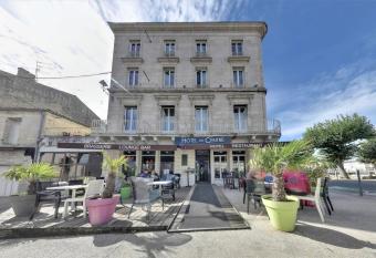 H  tel du Centre allows 18 year olds to book a room