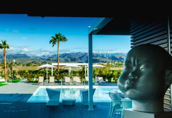 Seven Hotel & Wellness - Gay Men Only allows 18 year olds to book a room