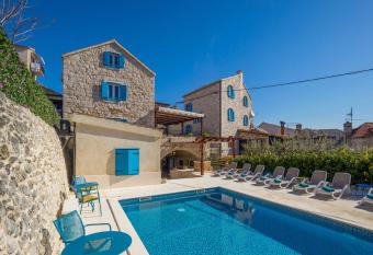 Hotel Agava Split allows 18 year olds to book a room