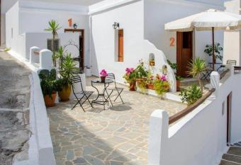 Villa Maria Traditional Home allows 18 year olds to book a room