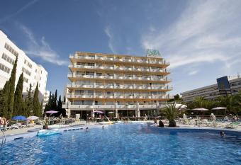 BJ Playa Blanca allows 18 year olds to book a room