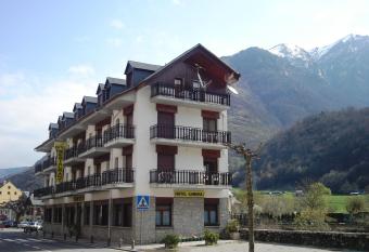 Hotel Garona has Balcony rooms