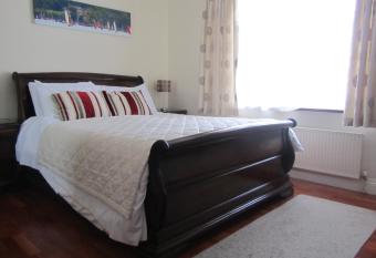 Edencrest B&B has rooms with a private hot tub