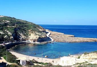 Sunset Seaview Apartments has Balcony rooms