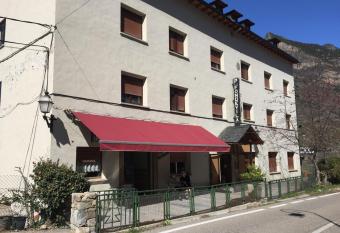 Hostal Fondevila has Balcony rooms