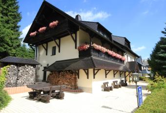 Appartementhaus am Fichtelberg allows 18 year olds to book a room