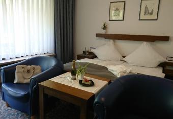 Caf   Blaich - Hotel Garni has Balcony rooms