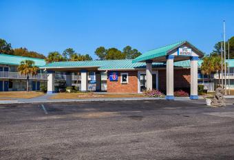 Motel 6 Tifton Ga has Smoking rooms