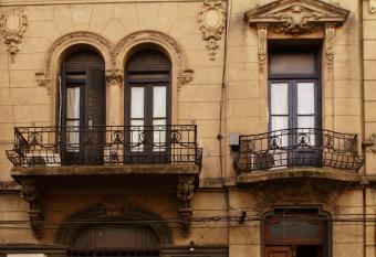 Hostel La Casona de Don Jaime 2 and Suites HI has Balcony rooms