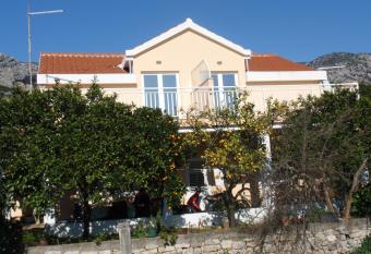 Apartmani An  elka has Balcony rooms