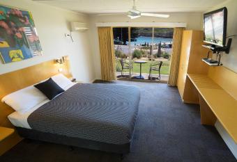 Loch Ard Motor Inn has Balcony rooms
