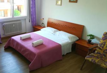 Venice Amazing House allows 18 year olds to book a room