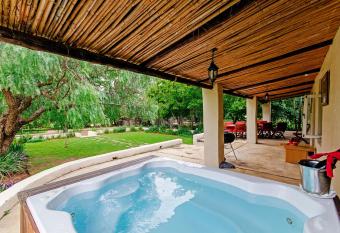 Stornoway Lodge has Balcony rooms