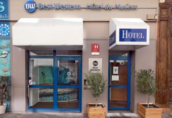 Best Western Hotel du Mucem allows 18 year olds to book a room
