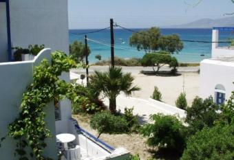 Plaza Studios has Balcony rooms