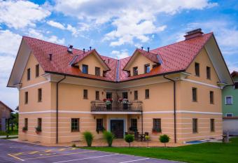 Bed & Breakfast Karun has Balcony rooms