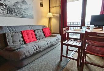 Studio Chamrousse, 1 pi  ce, 4 personnes - FR-1-340-50 has Balcony rooms