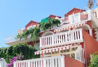 Villa Kipre has Balcony rooms