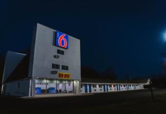 Motel 6 Bellville, Oh - Mid-Ohio allows 18 year olds to book a room