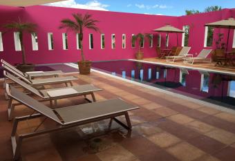 Hotel Boutique Casareyna allows 18 year olds to book a room