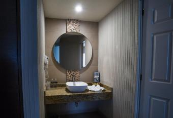 Hotel Puente Real has rooms with a private hot tub