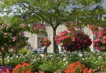 Hostellerie de la Motte jean has Balcony rooms