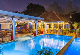 H  tel Fr  gate Bleue allows 18 year olds to book a room