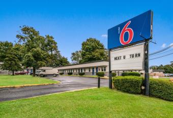 Motel 6-Tinton Falls, Nj allows 18 year olds to book a room