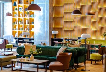 Hotel Sinaia allows 18 year olds to book a room