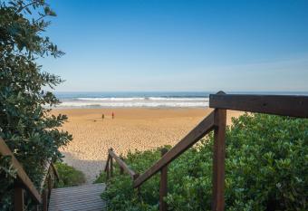 Rinkink Beach House has Balcony rooms