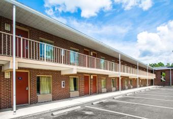 Econo Lodge Jacksonville has Smoking rooms