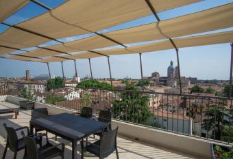 M14 SkyView City Center has Balcony rooms