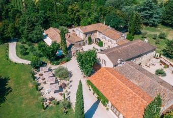 Mas des Comtes de Provence allows 18 year olds to book a room