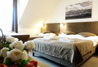 Zajazd Bia  cza  ski Dom Wypoczynkowy Restauracja has Balcony rooms