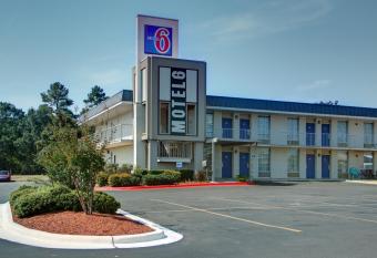 Motel 6 West Monroe has Smoking rooms