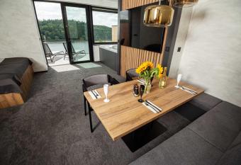 Hotel Kras has rooms with a private hot tub