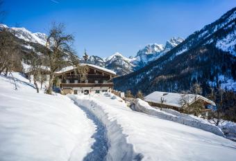 Berg k hof Kaisertal - Alpine Hideaway allows 18 year olds to book a room