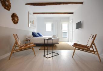 Santiago Center Rooms has Balcony rooms