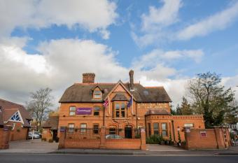 Harefield Manor Hotel allows 18 year olds to book a room