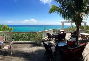 A Stone's Throw Away has Balcony rooms