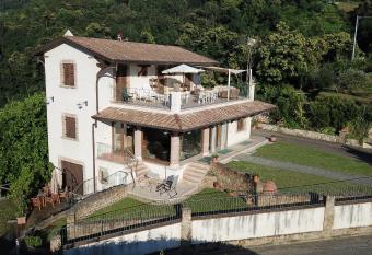 Vista mare has rooms with a private hot tub