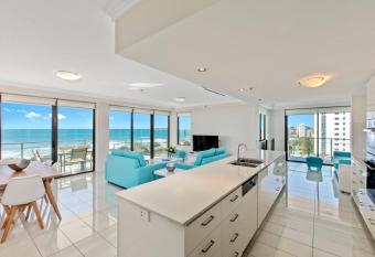 Beach on Sixth has rooms with a private hot tub