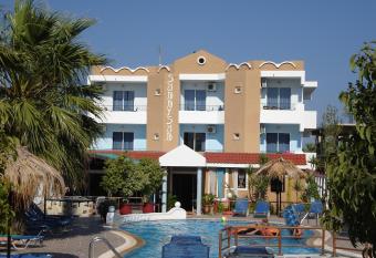 SunnySun Studios has Balcony rooms