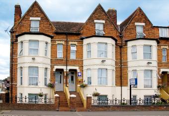 The Sportsview Guest House allows 18 year olds to book a room