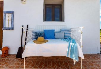 Monte da Lagoa allows 18 year olds to book a room