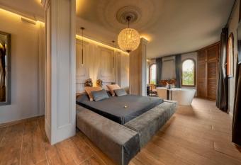 Boutique Hotel Finca el Tossal - Adults Only has rooms with a private hot tub