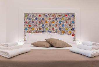 Home Sud Home N   8 allows 18 year olds to book a room