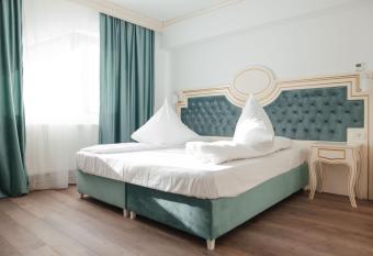 Hotel Miruna has Balcony rooms