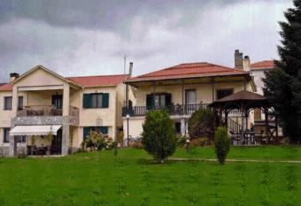 Guesthouse Paralimnia has Balcony rooms